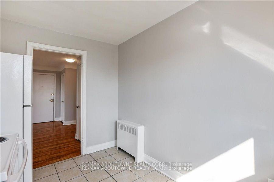 Photo 12 of Unit 7, 1031 Churchill Avenue E, Oakville, College Park — HOMEH