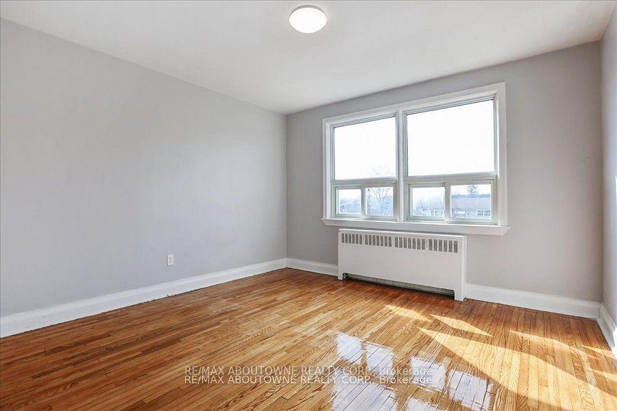 Photo 13 of Unit 7, 1031 Churchill Avenue E, Oakville, College Park — HOMEH