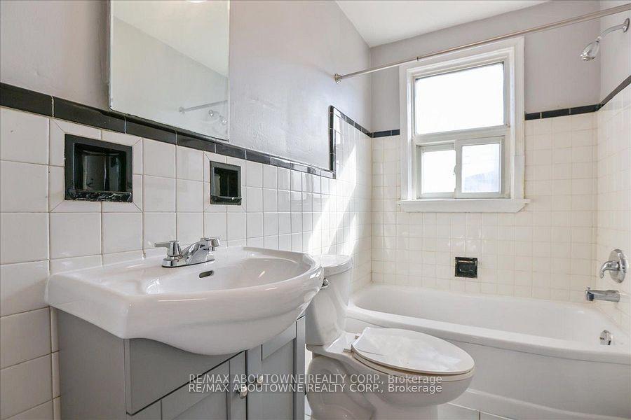 Photo 17 of Unit 7, 1031 Churchill Avenue E, Oakville, College Park — HOMEH
