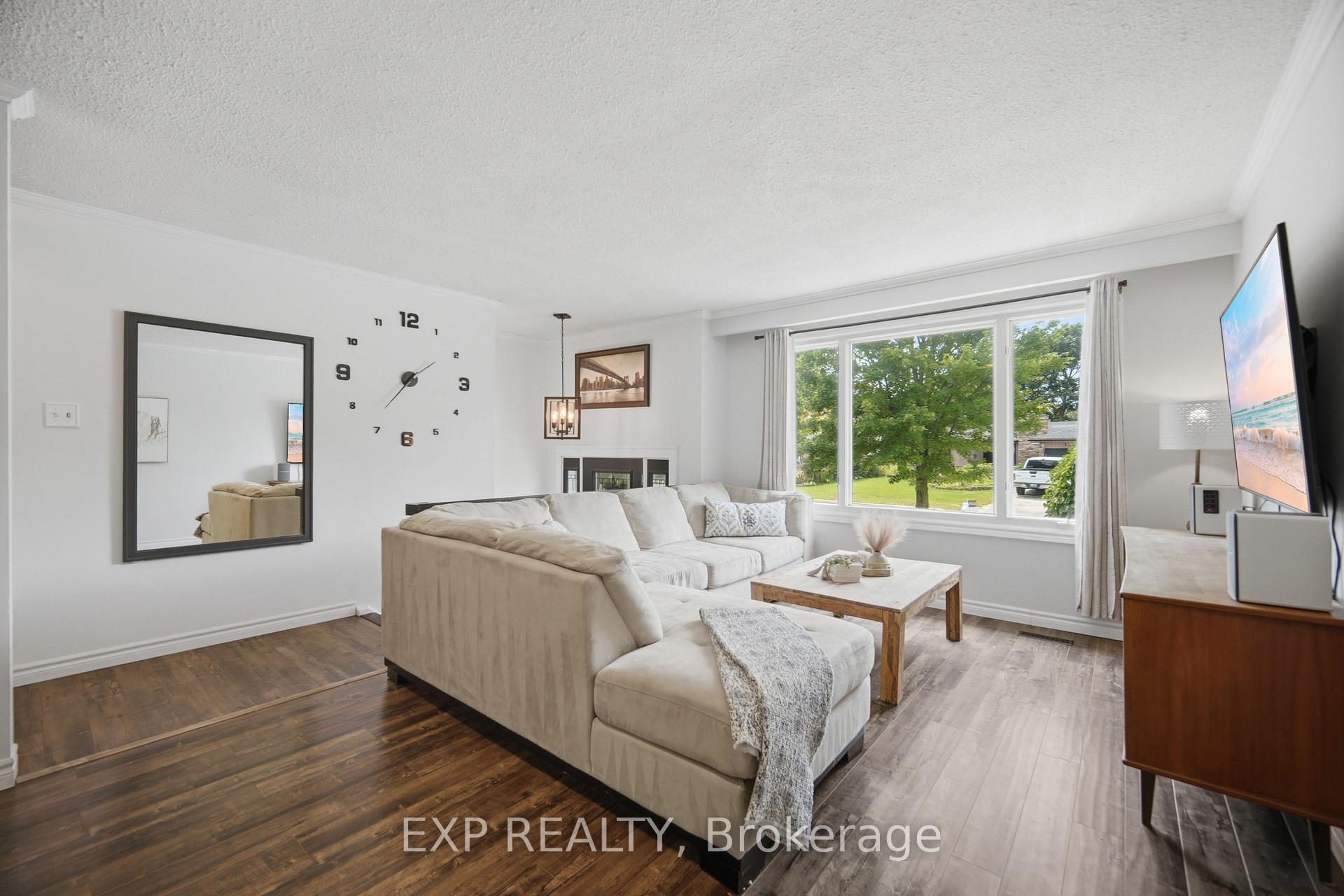 Photo 7 of 127 Acton Boulevard, Halton Hills, Acton — HOMEH