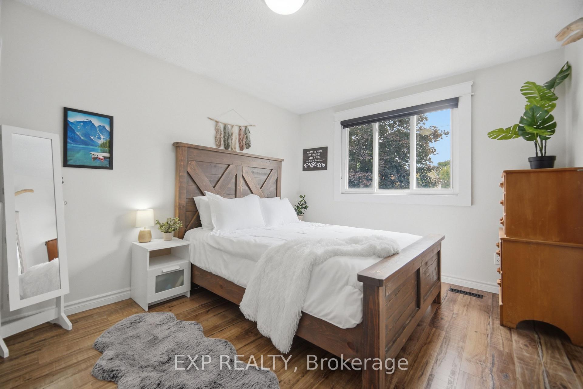 Photo 18 of 127 Acton Boulevard, Halton Hills, Acton — HOMEH