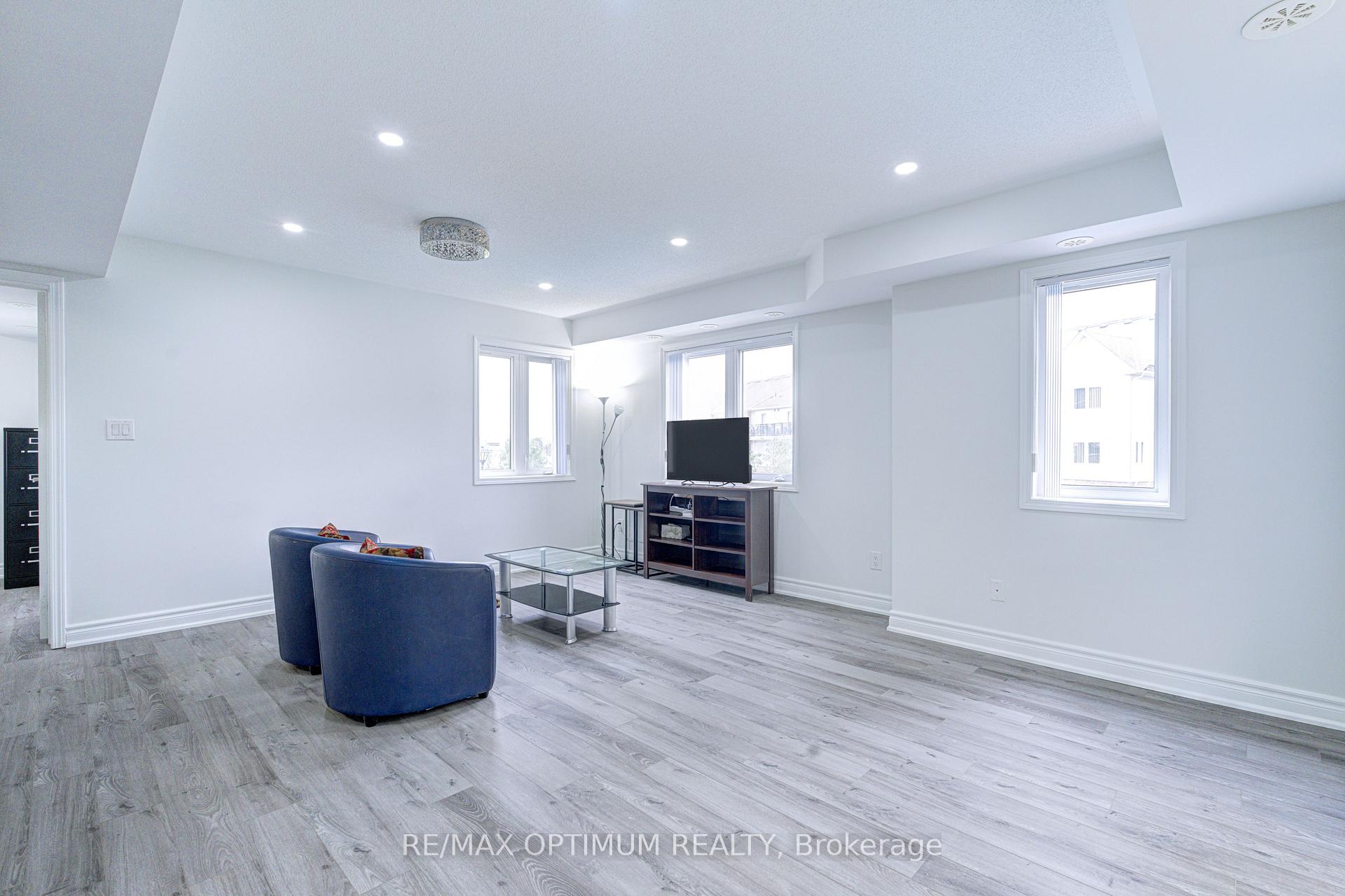 Photo 4 of Unit 303, 250 Sunny Meadow Boulevard, Brampton, Sandringham-Wellington — HOMEH