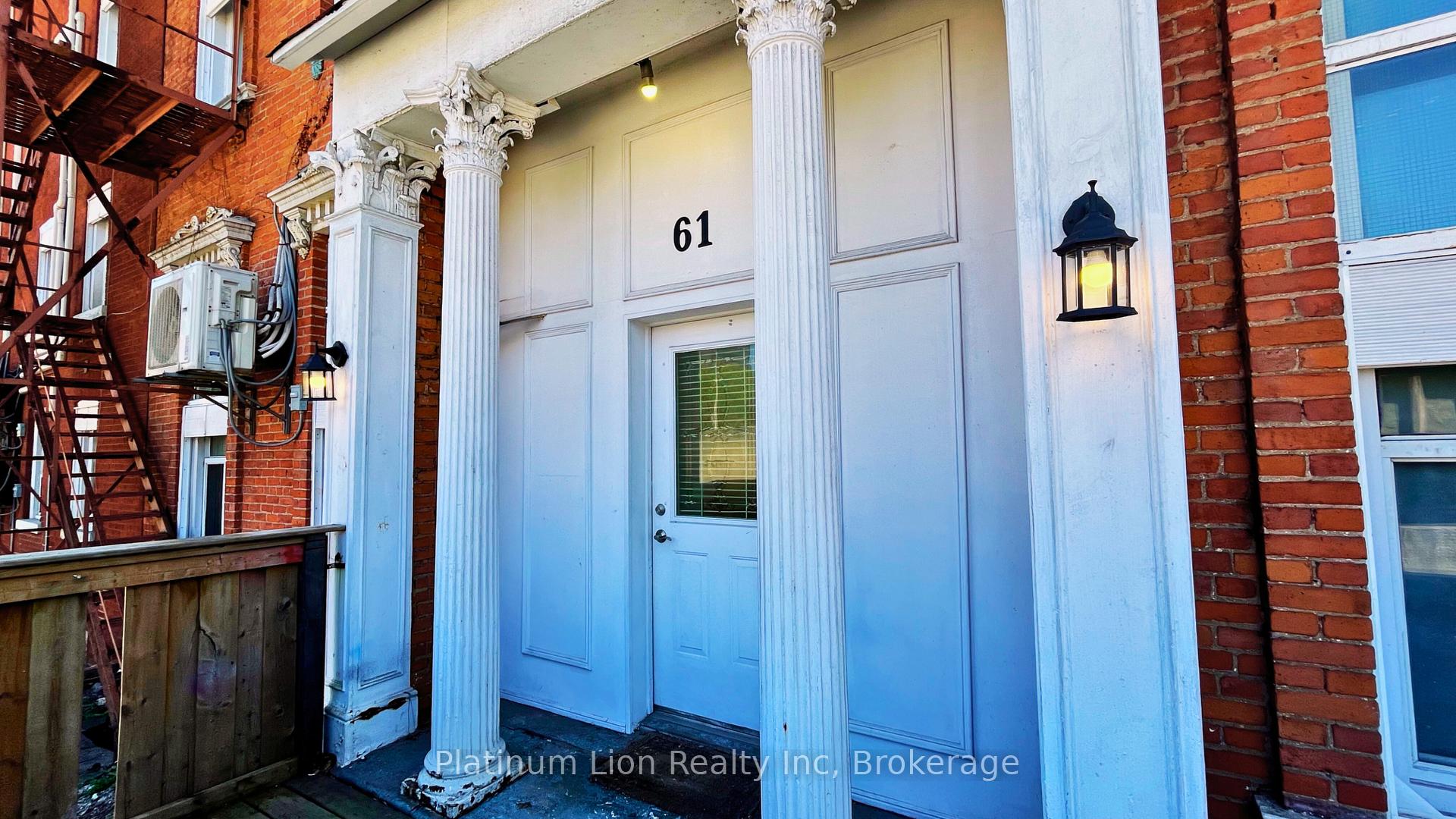 Photo 2 of 61 Hurst Place S, Hamilton, Durand — HOMEH