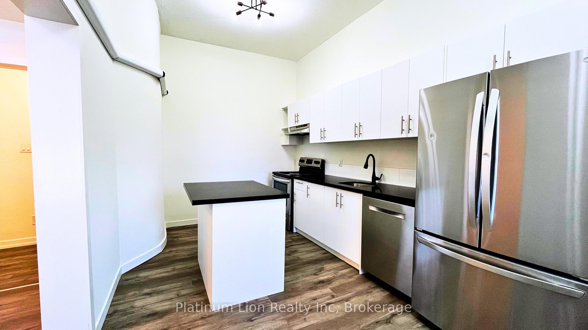Photo 3 of 61 Hurst Place S, Hamilton, Durand — HOMEH