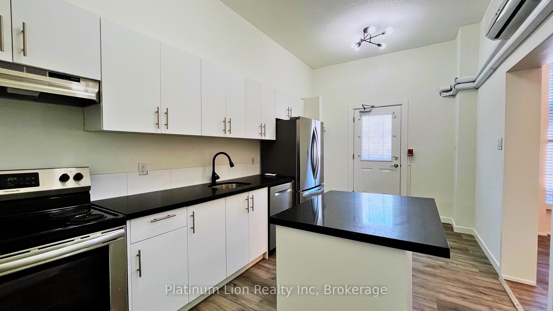Photo 4 of 61 Hurst Place S, Hamilton, Durand — HOMEH