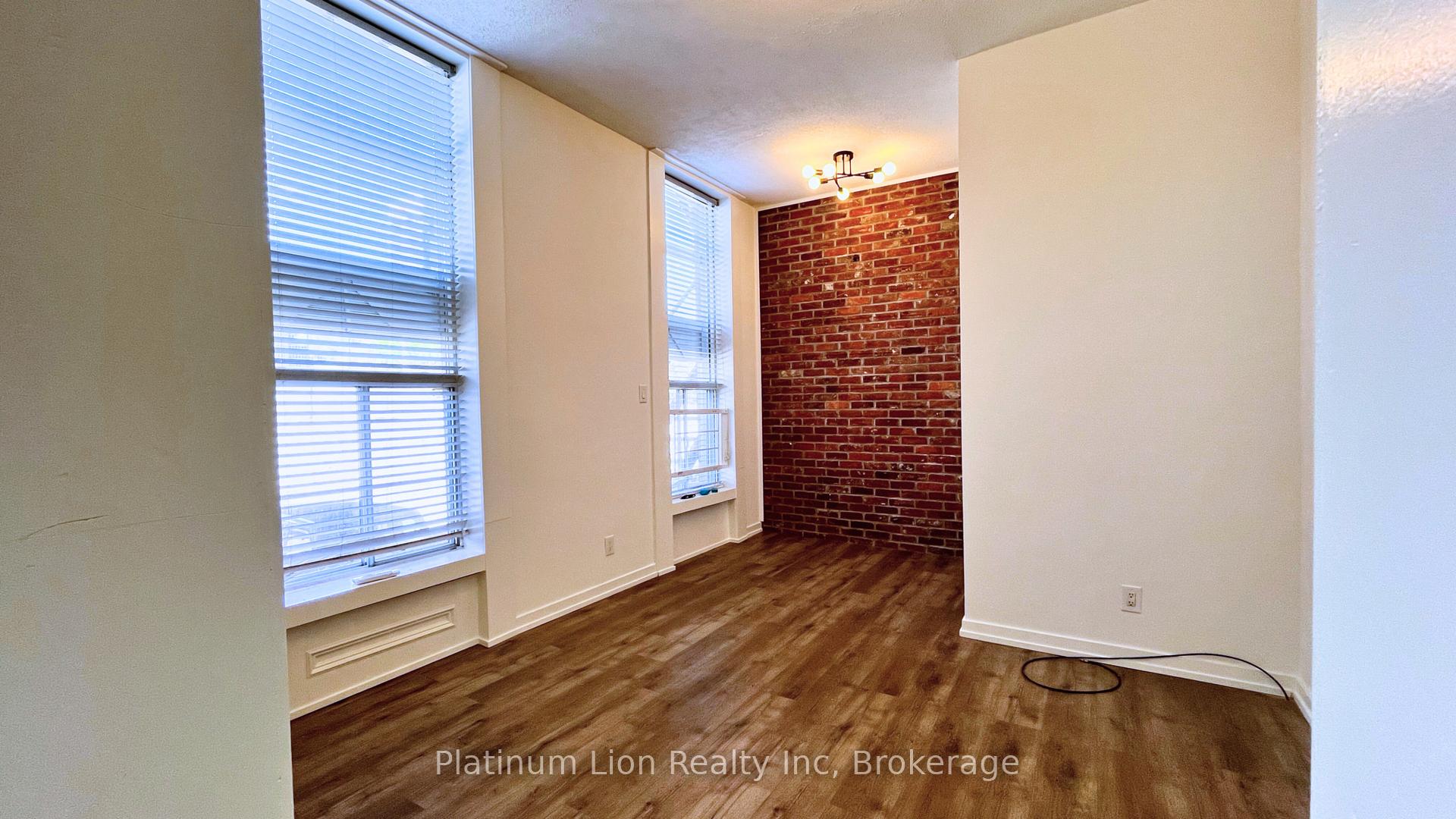 Photo 7 of 61 Hurst Place S, Hamilton, Durand — HOMEH