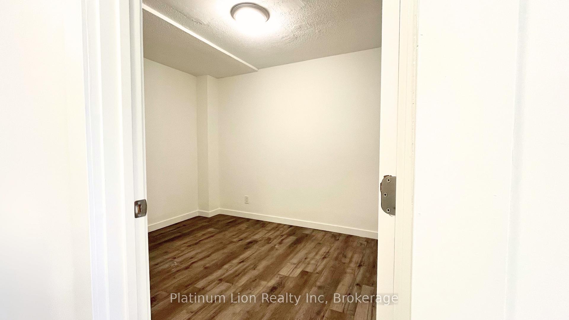 Photo 20 of 61 Hurst Place S, Hamilton, Durand — HOMEH