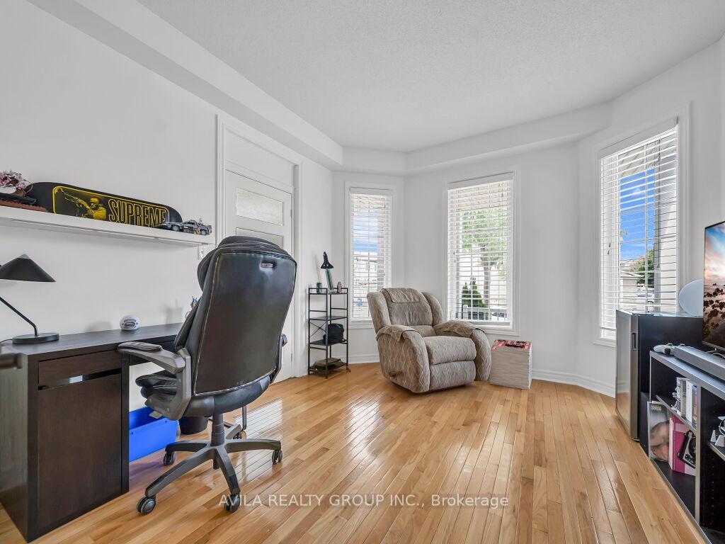 Photo 7 of 104 Southlake Boulevard, Brampton, Madoc — HOMEH