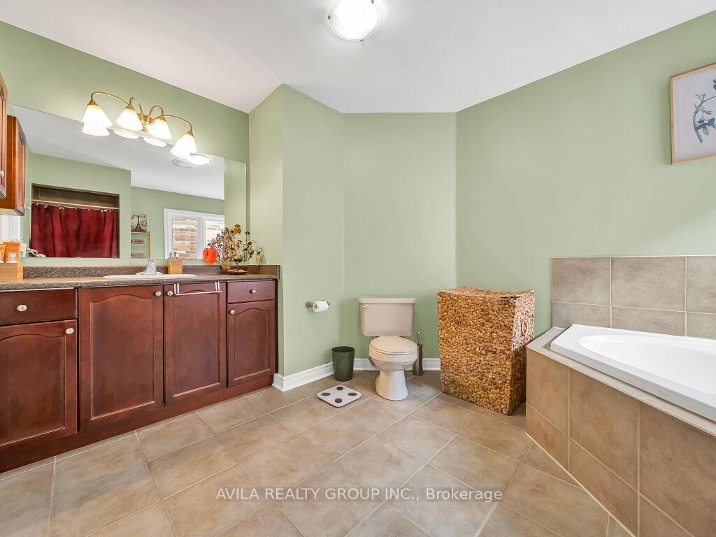 Photo 26 of 104 Southlake Boulevard, Brampton, Madoc — HOMEH