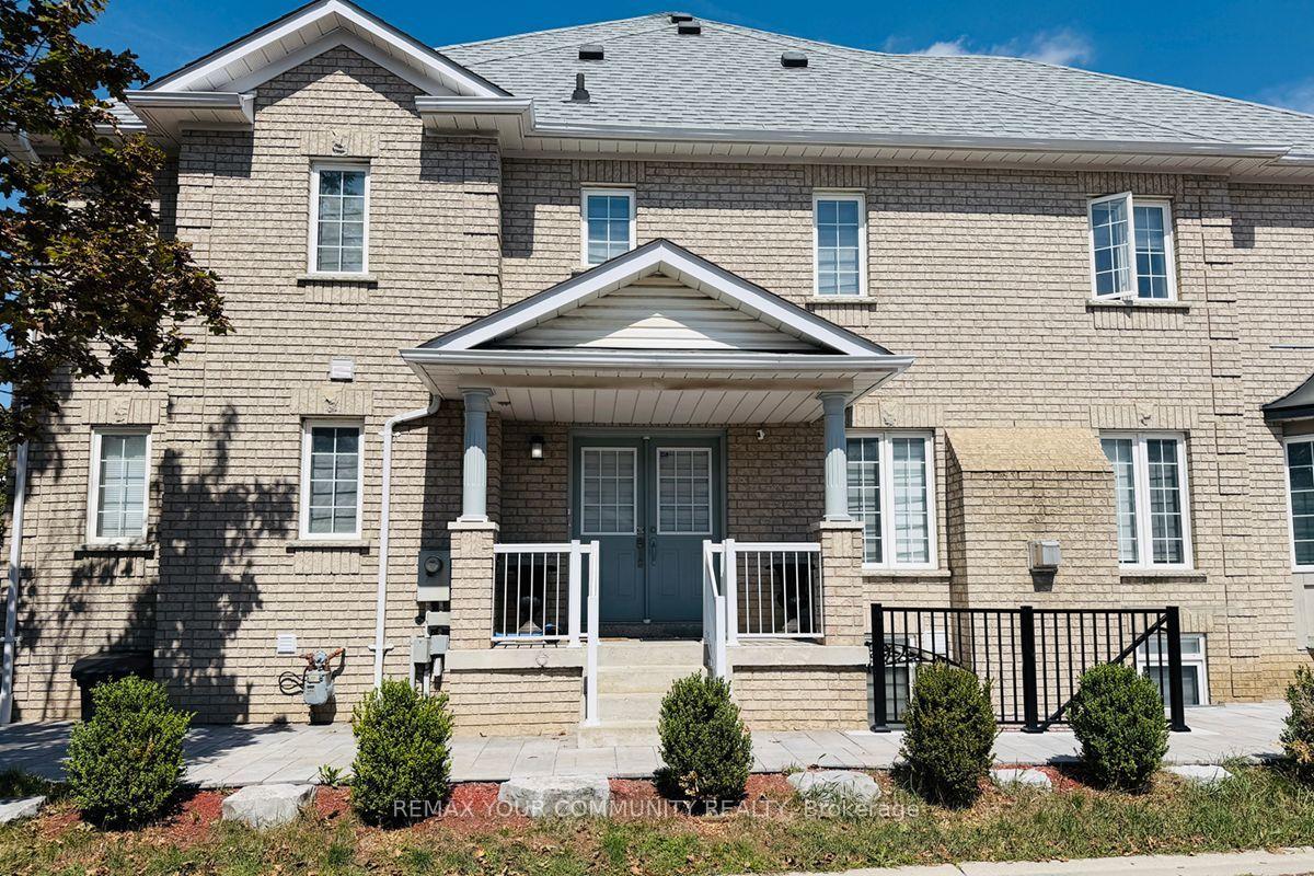 Photo 2 of 15 Benjamin Hood Crescent, Vaughan, Patterson — HOMEH