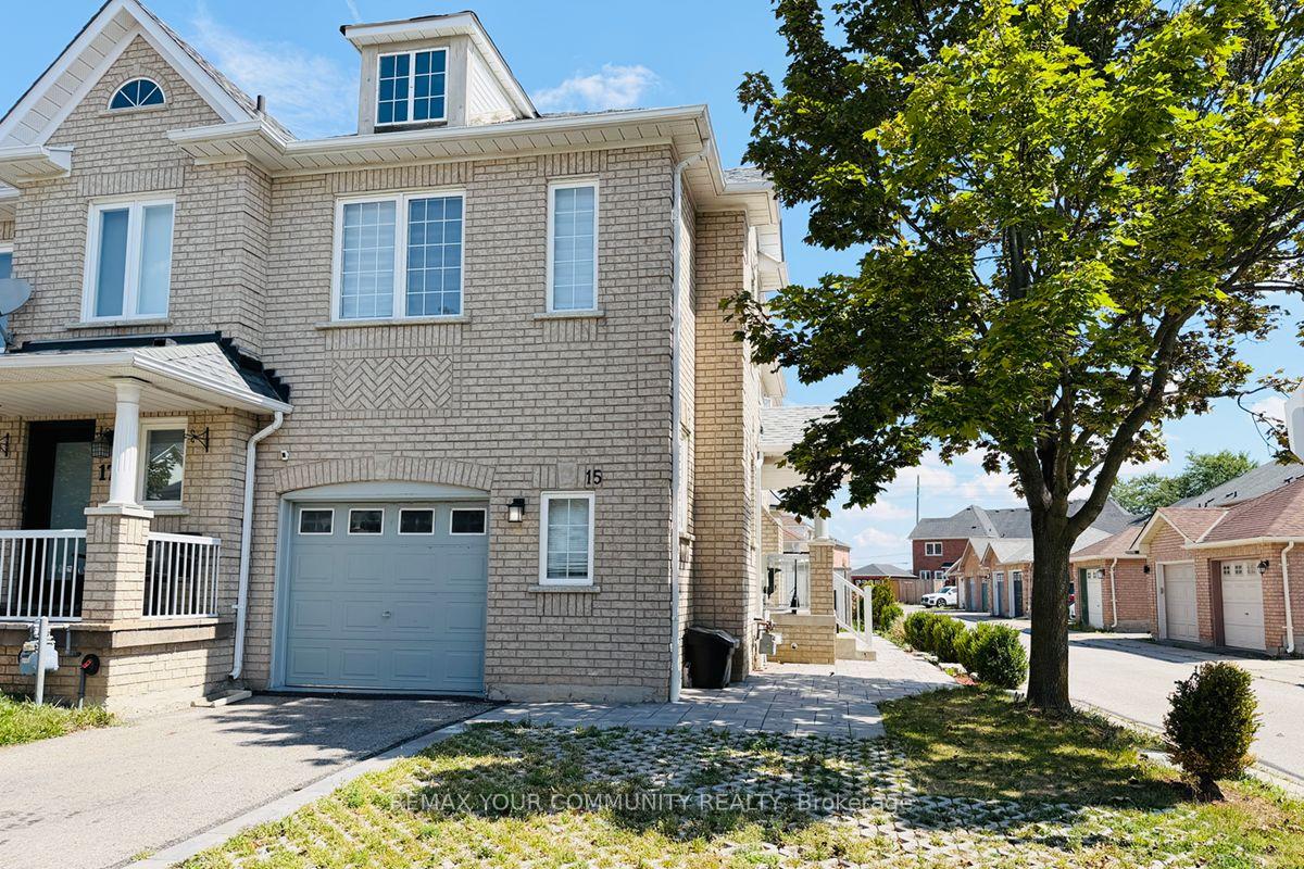 Photo 3 of 15 Benjamin Hood Crescent, Vaughan, Patterson — HOMEH