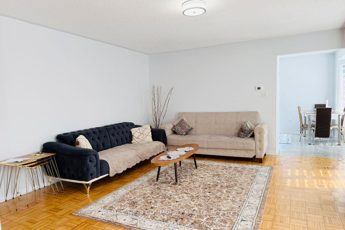 Photo 4 of 15 Benjamin Hood Crescent, Vaughan, Patterson — HOMEH
