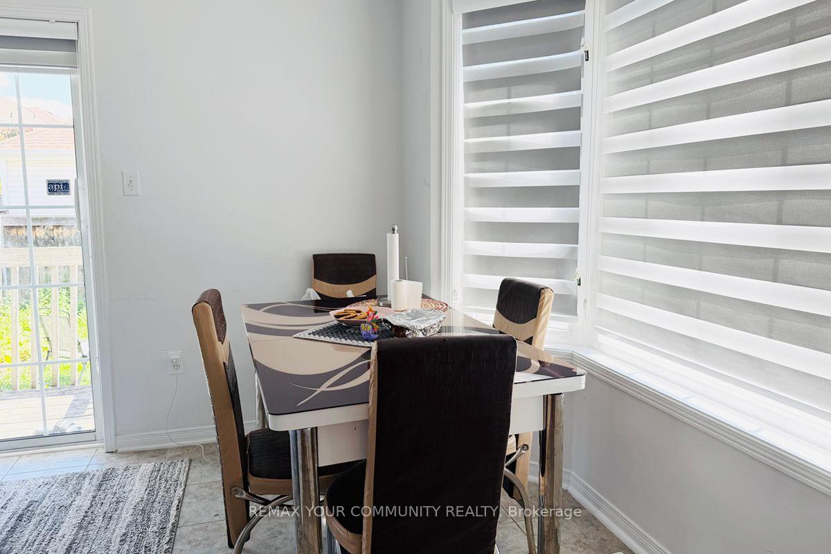 Photo 6 of 15 Benjamin Hood Crescent, Vaughan, Patterson — HOMEH
