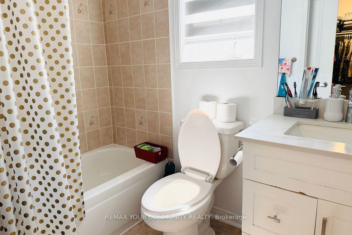 Photo 8 of 15 Benjamin Hood Crescent, Vaughan, Patterson — HOMEH