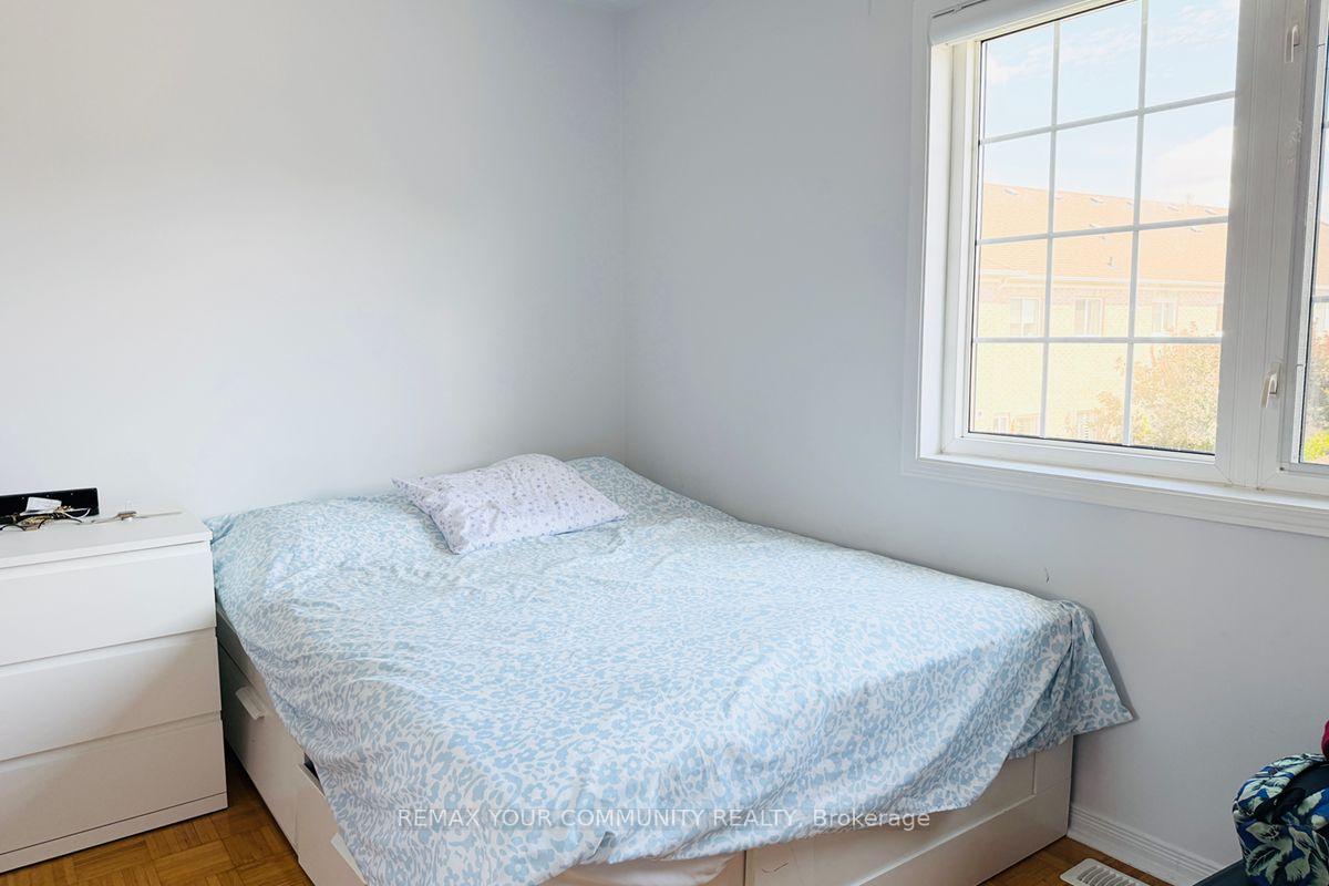 Photo 9 of 15 Benjamin Hood Crescent, Vaughan, Patterson — HOMEH