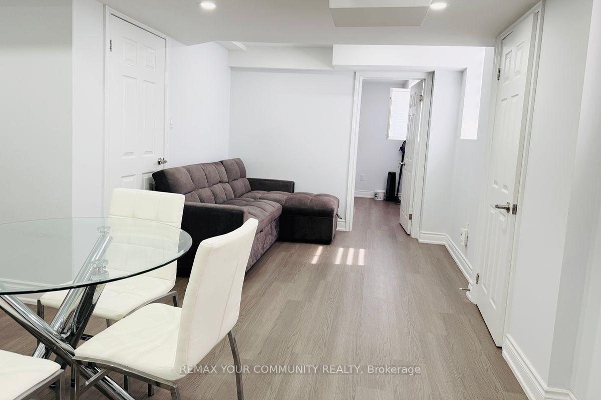 Photo 12 of 15 Benjamin Hood Crescent, Vaughan, Patterson — HOMEH