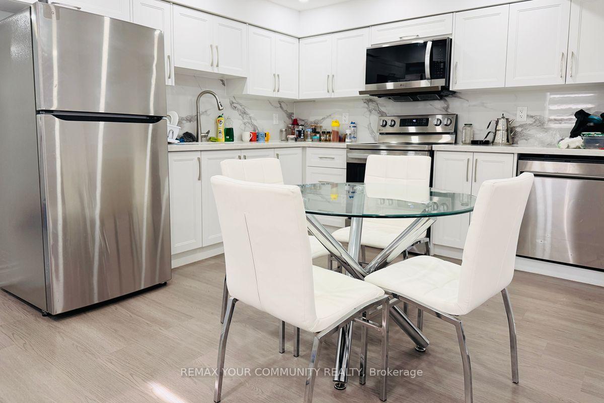 Photo 13 of 15 Benjamin Hood Crescent, Vaughan, Patterson — HOMEH