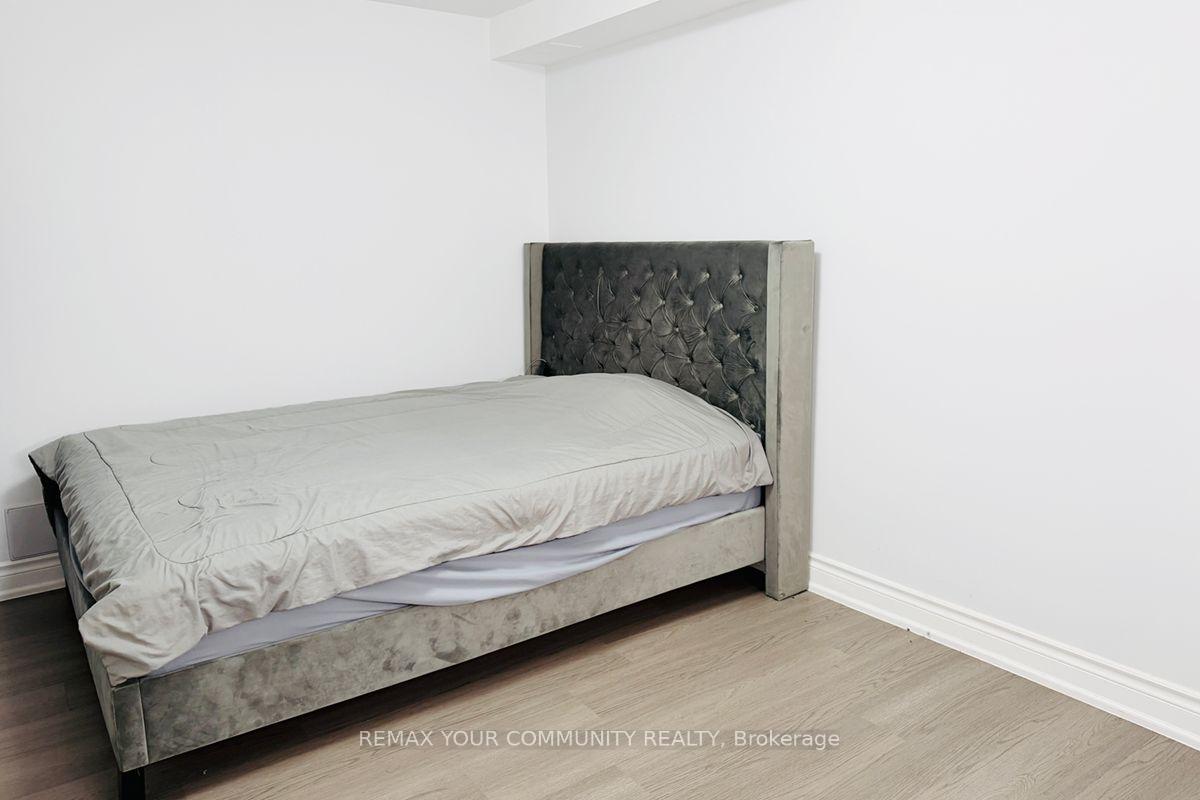 Photo 14 of 15 Benjamin Hood Crescent, Vaughan, Patterson — HOMEH