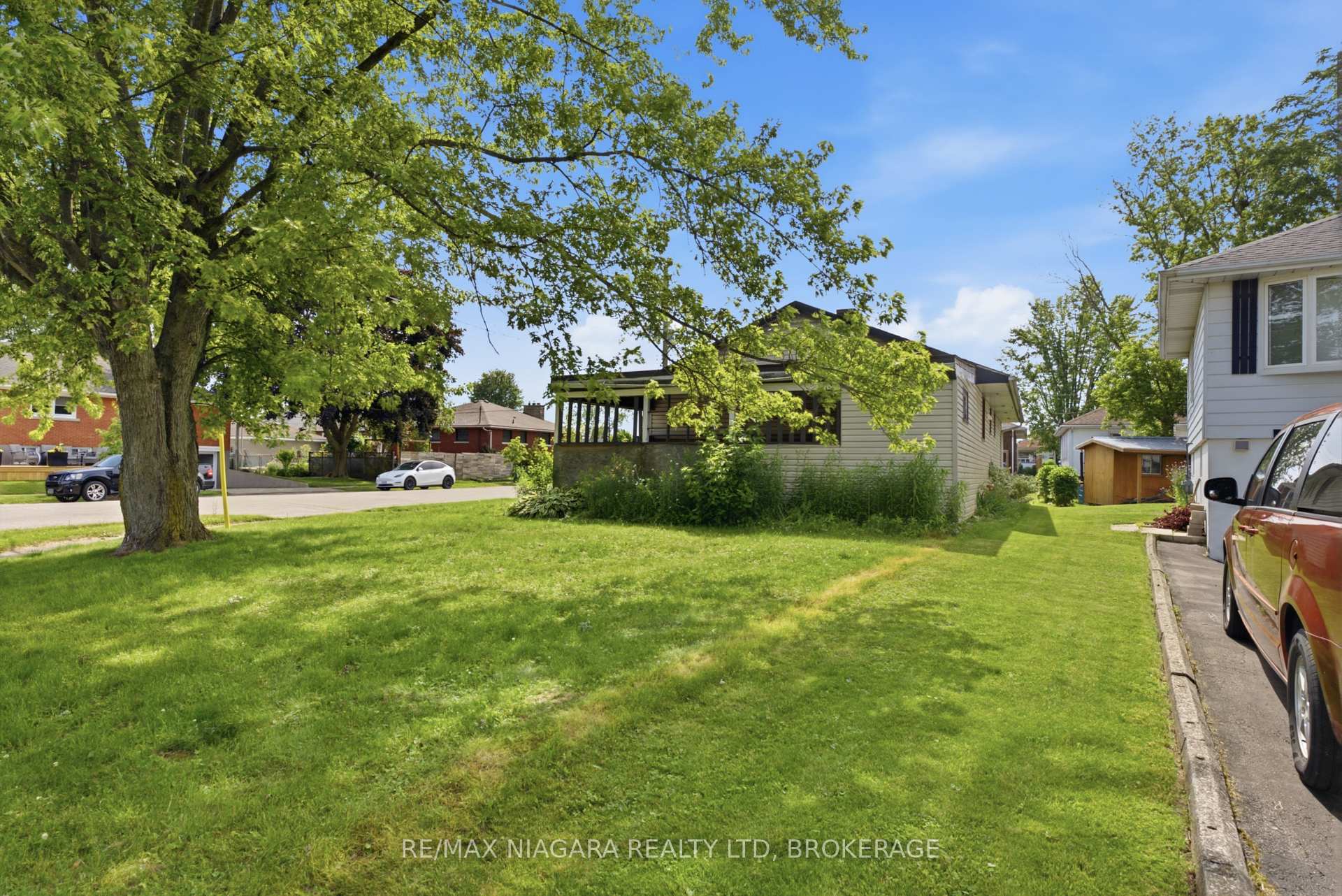 Photo 3 of 143 North Crescent, Port Colborne, Sugarloaf — HOMEH