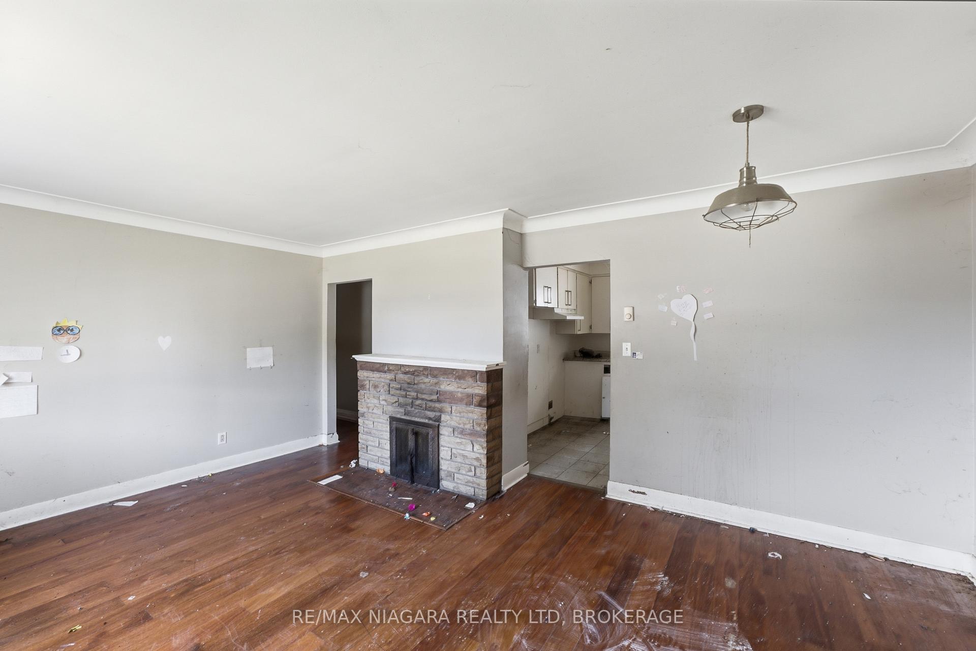Photo 5 of 143 North Crescent, Port Colborne, Sugarloaf — HOMEH
