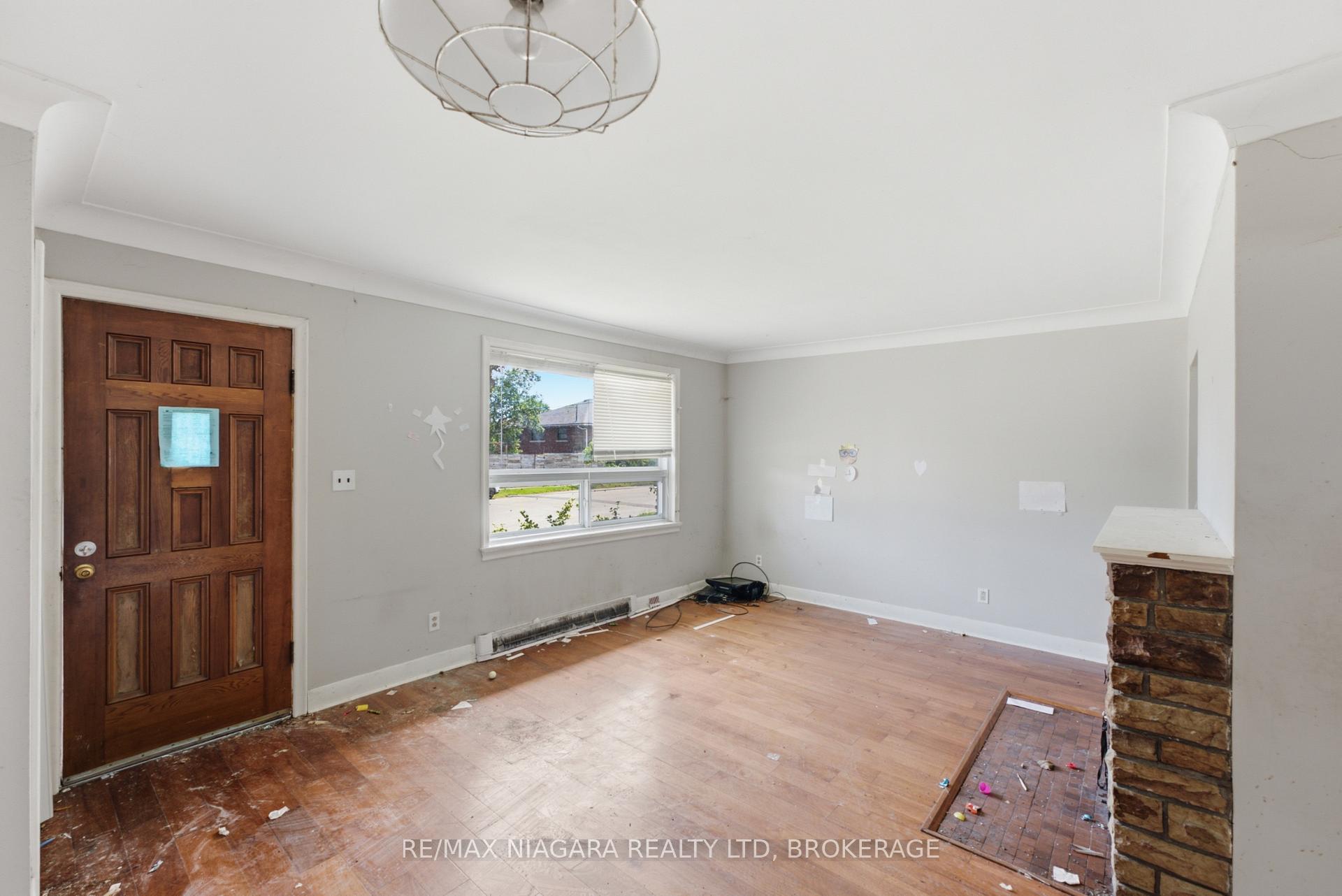 Photo 6 of 143 North Crescent, Port Colborne, Sugarloaf — HOMEH