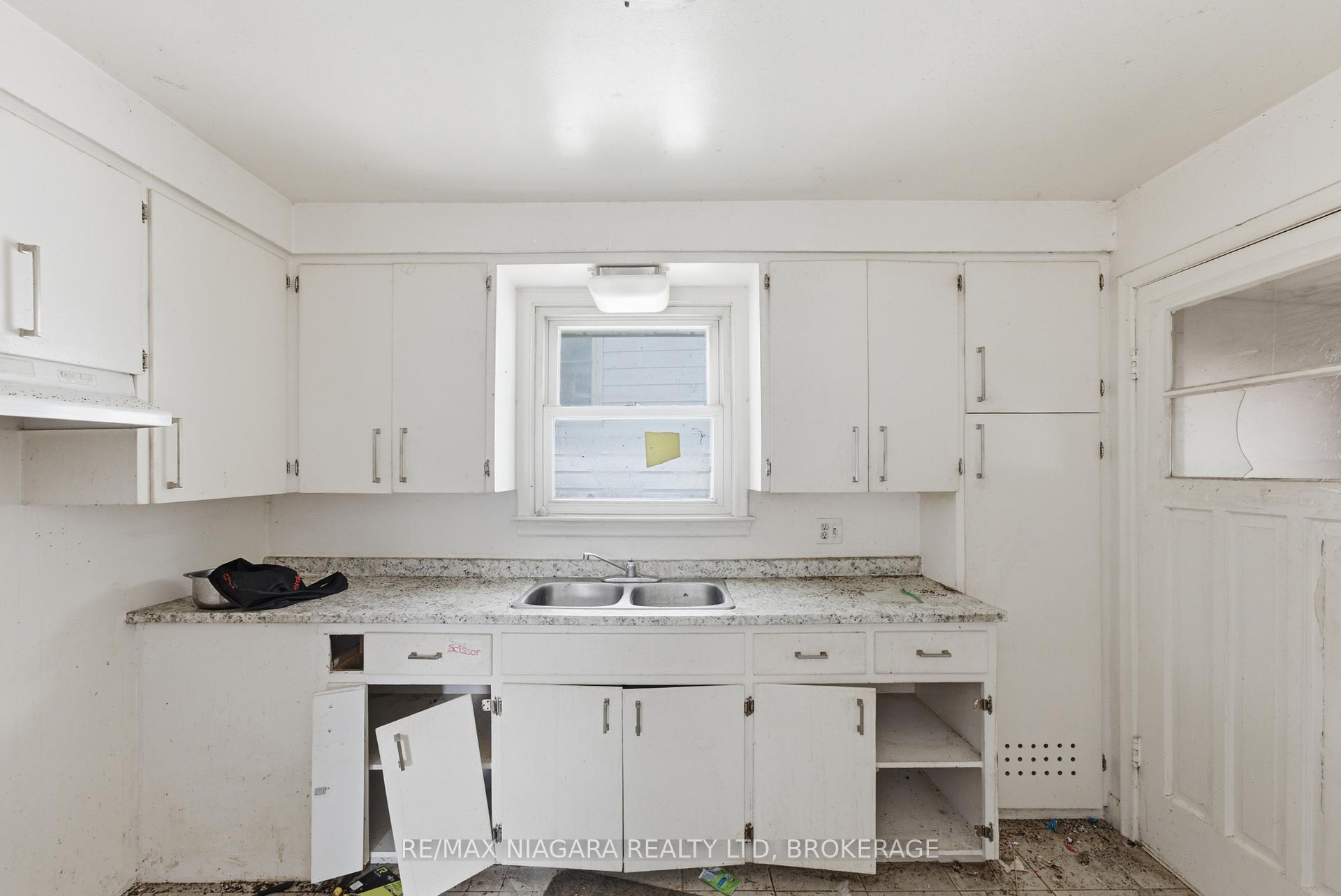 Photo 7 of 143 North Crescent, Port Colborne, Sugarloaf — HOMEH