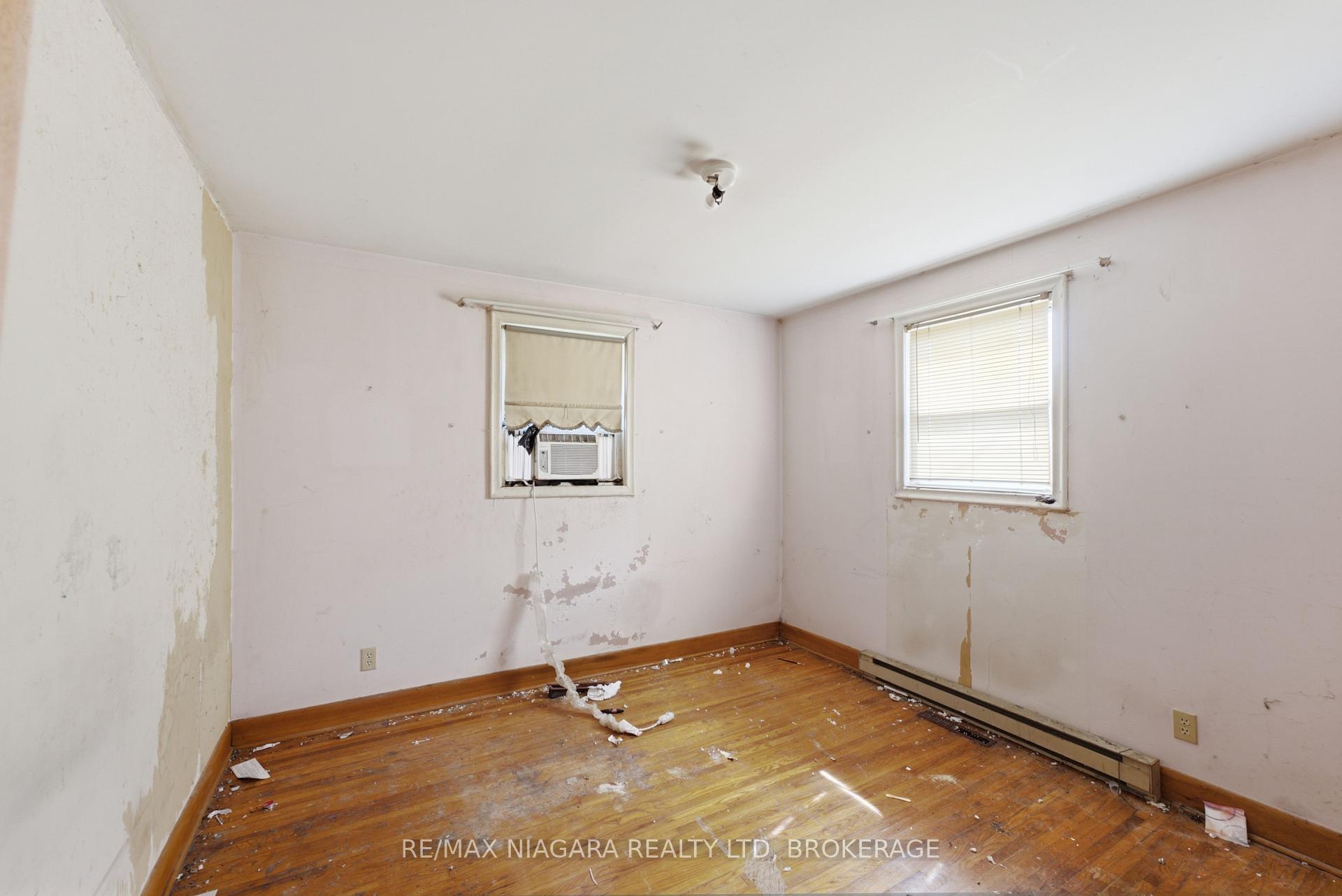 Photo 12 of 143 North Crescent, Port Colborne, Sugarloaf — HOMEH