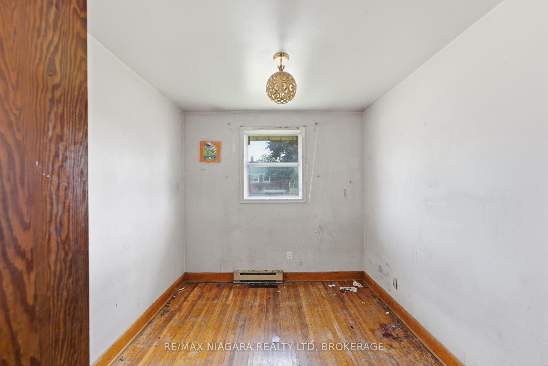 Photo 13 of 143 North Crescent, Port Colborne, Sugarloaf — HOMEH