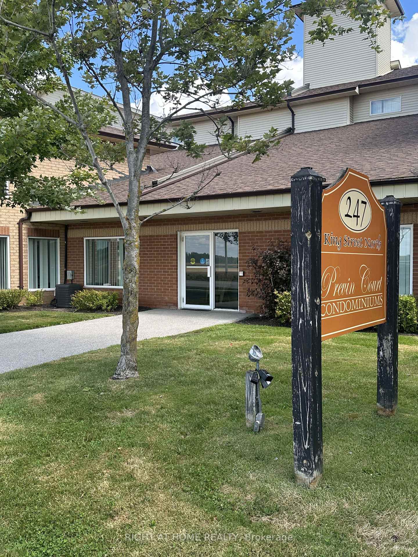 Photo 3 of Unit 106, 247 King Street, New Tecumseth, Alliston — HOMEH