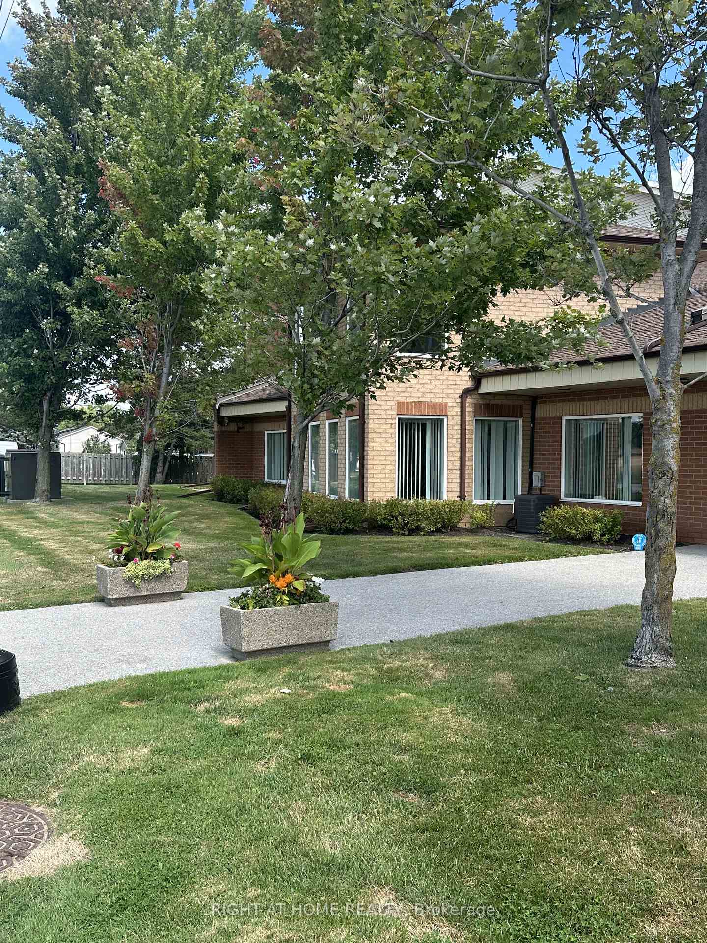 Photo 4 of Unit 106, 247 King Street, New Tecumseth, Alliston — HOMEH