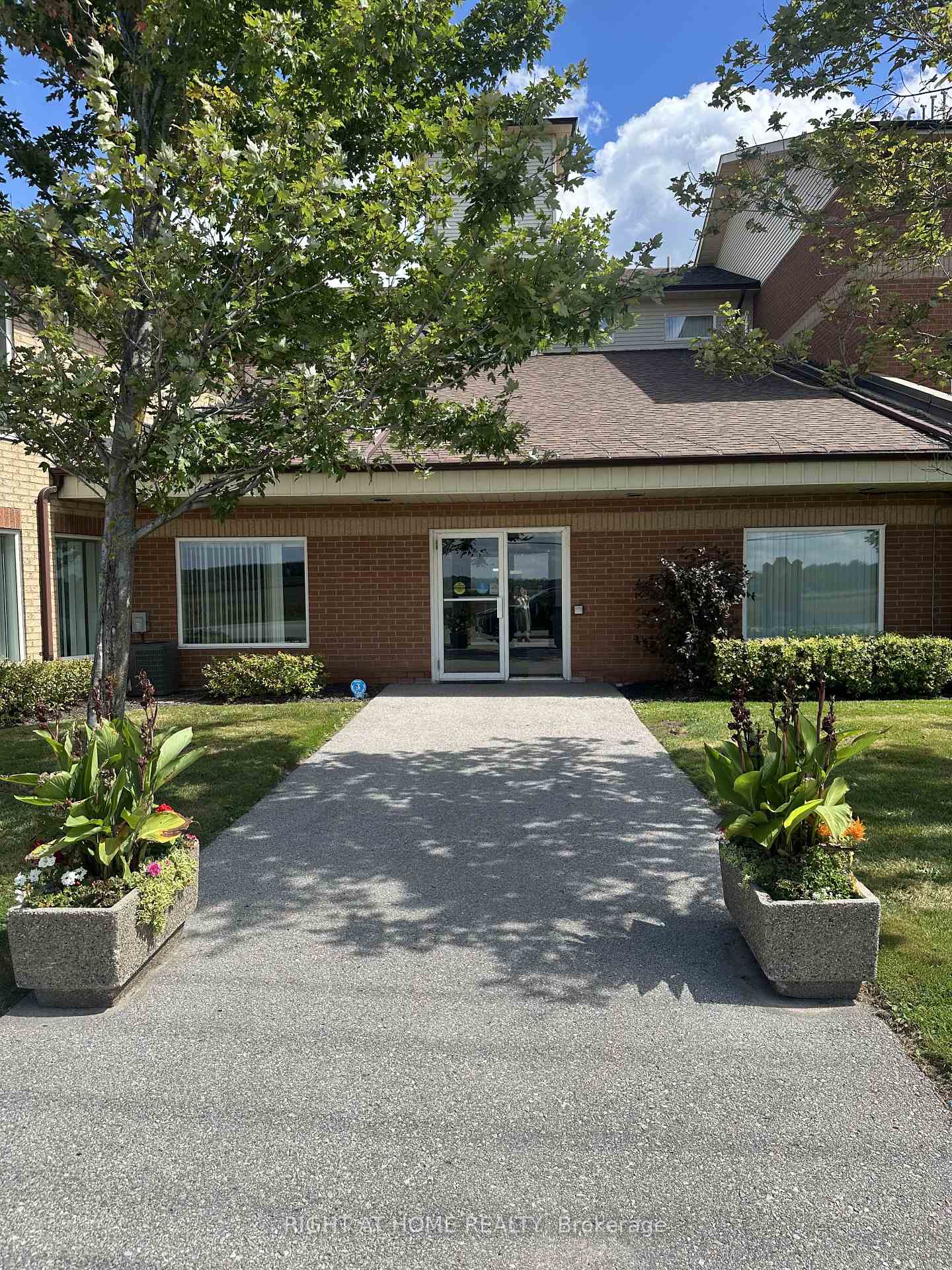 Photo 5 of Unit 106, 247 King Street, New Tecumseth, Alliston — HOMEH