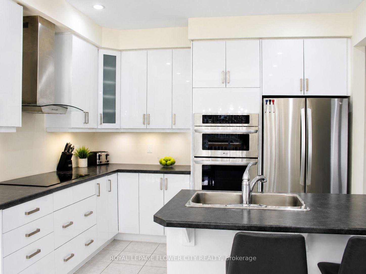 Photo 12 of 18 Jenner Drive, Brant, Paris — HOMEH