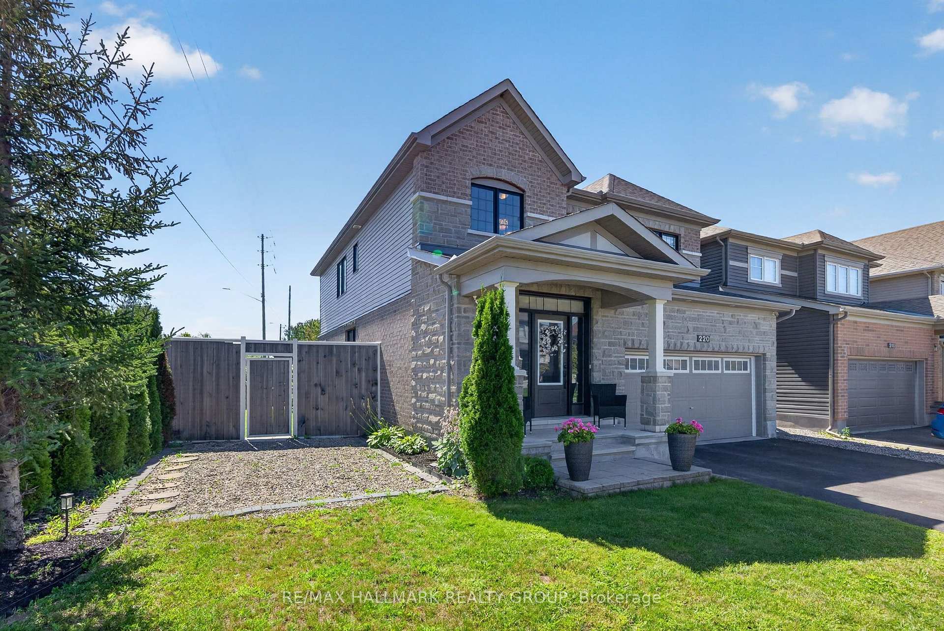 Photo 2 of 220 Enclave Walk, Ottawa, Mer Bleue/Bradley Estates/Anderson Park — HOMEH