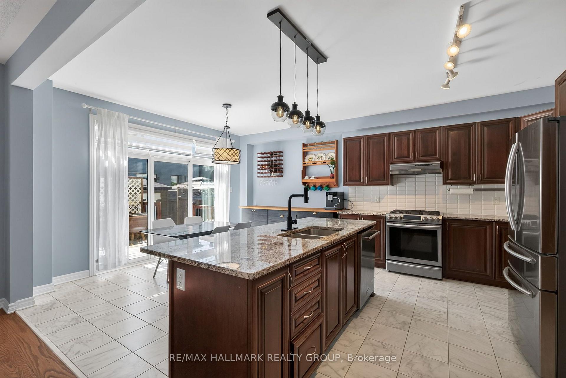 Photo 16 of 220 Enclave Walk, Ottawa, Mer Bleue/Bradley Estates/Anderson Park — HOMEH