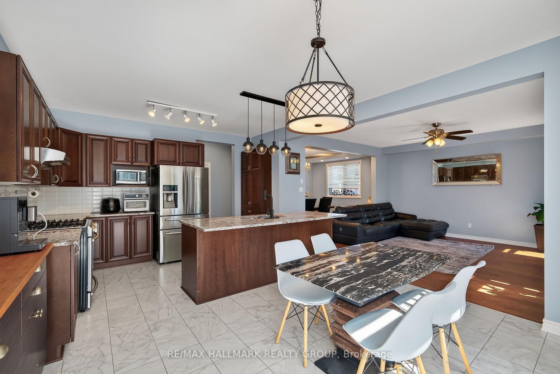 Photo 17 of 220 Enclave Walk, Ottawa, Mer Bleue/Bradley Estates/Anderson Park — HOMEH