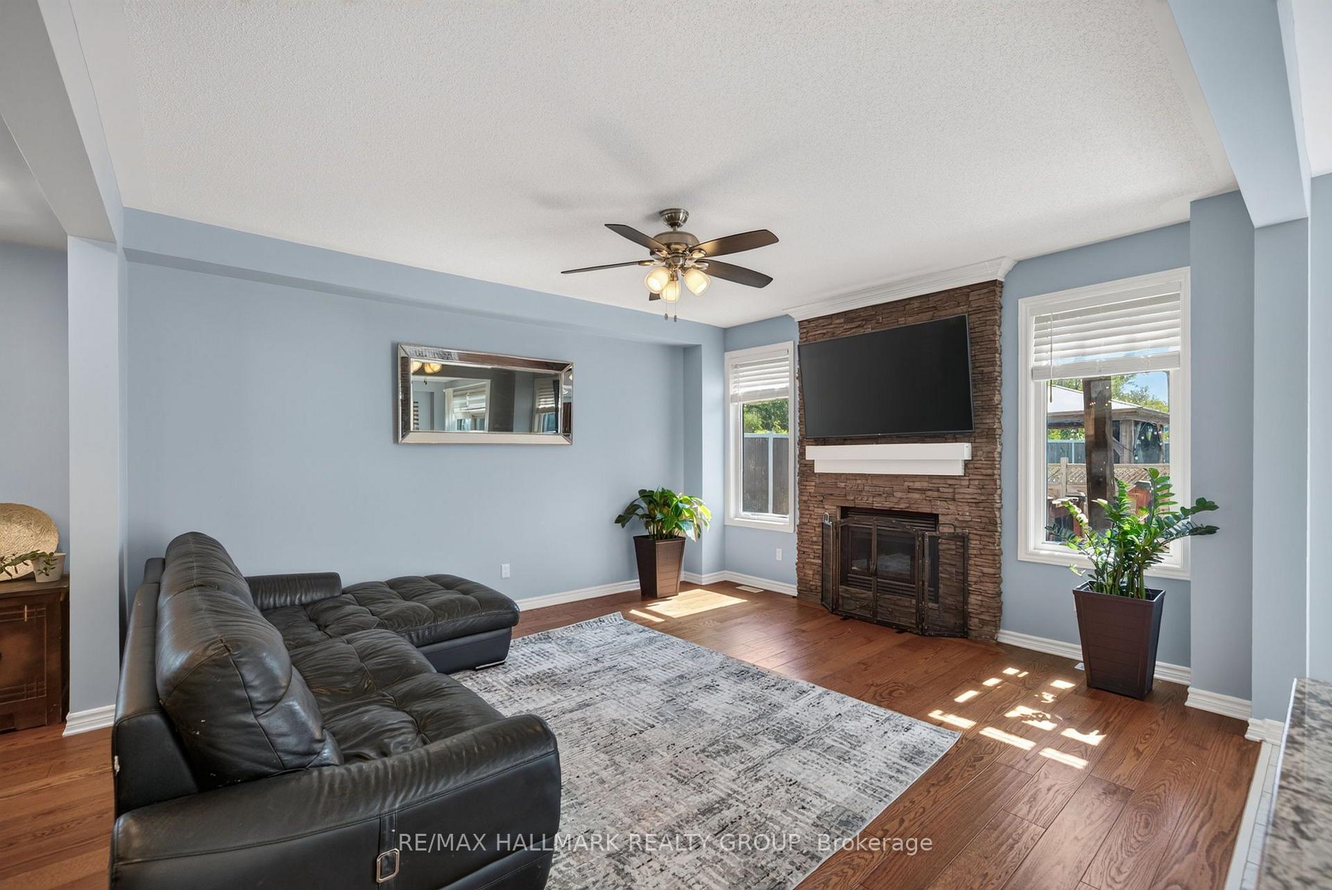 Photo 20 of 220 Enclave Walk, Ottawa, Mer Bleue/Bradley Estates/Anderson Park — HOMEH