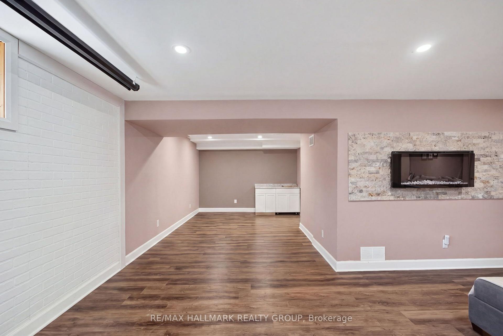 Photo 40 of 220 Enclave Walk, Ottawa, Mer Bleue/Bradley Estates/Anderson Park — HOMEH