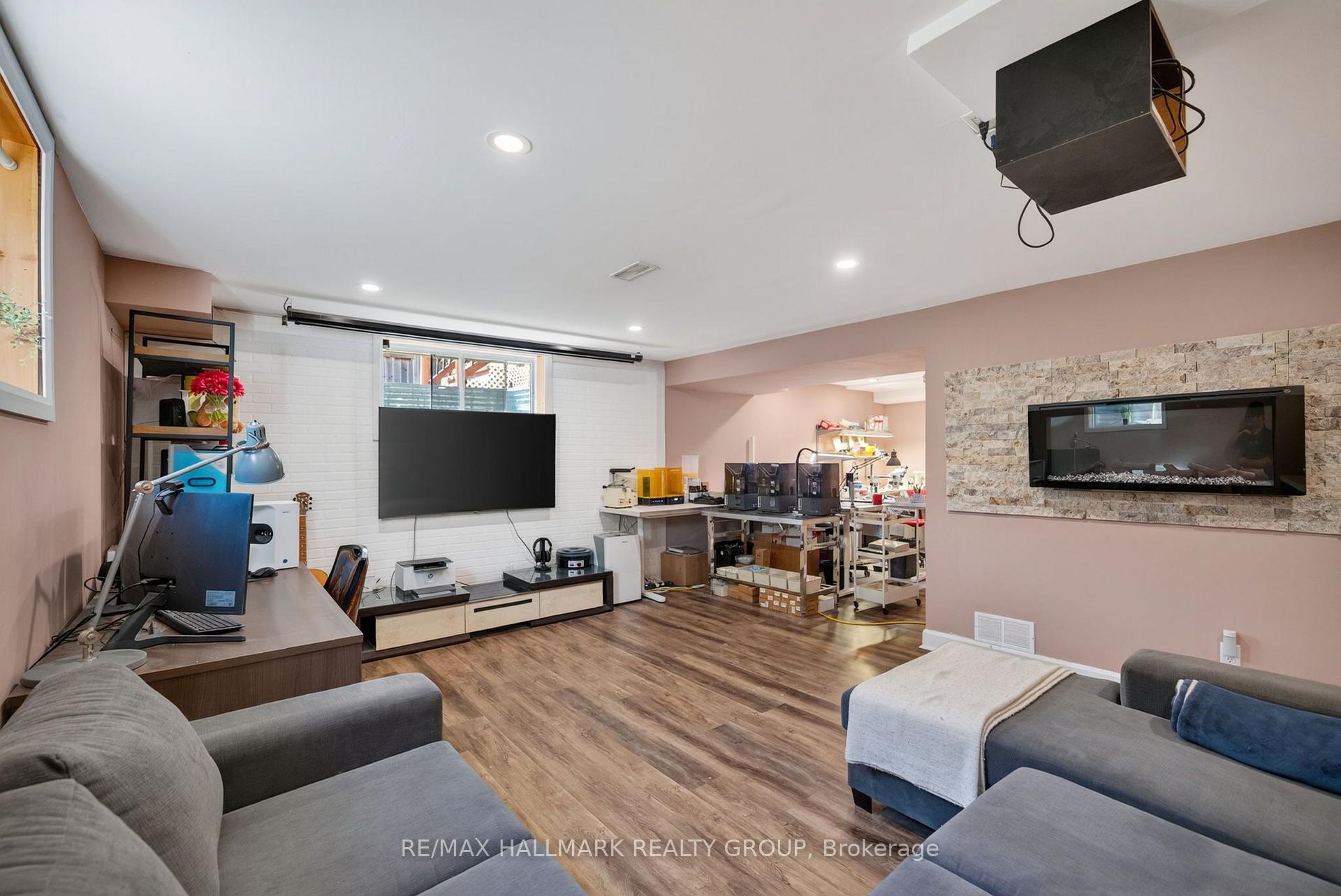 Photo 41 of 220 Enclave Walk, Ottawa, Mer Bleue/Bradley Estates/Anderson Park — HOMEH