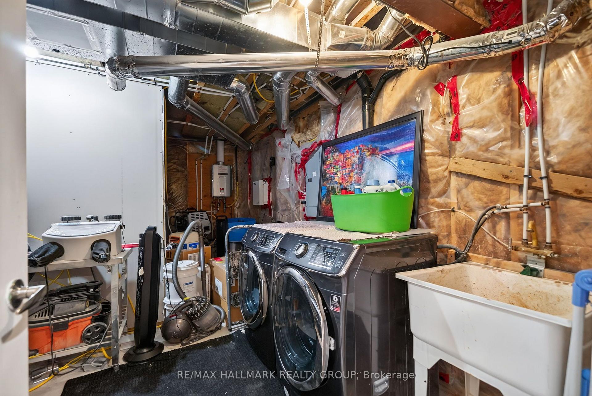 Photo 43 of 220 Enclave Walk, Ottawa, Mer Bleue/Bradley Estates/Anderson Park — HOMEH