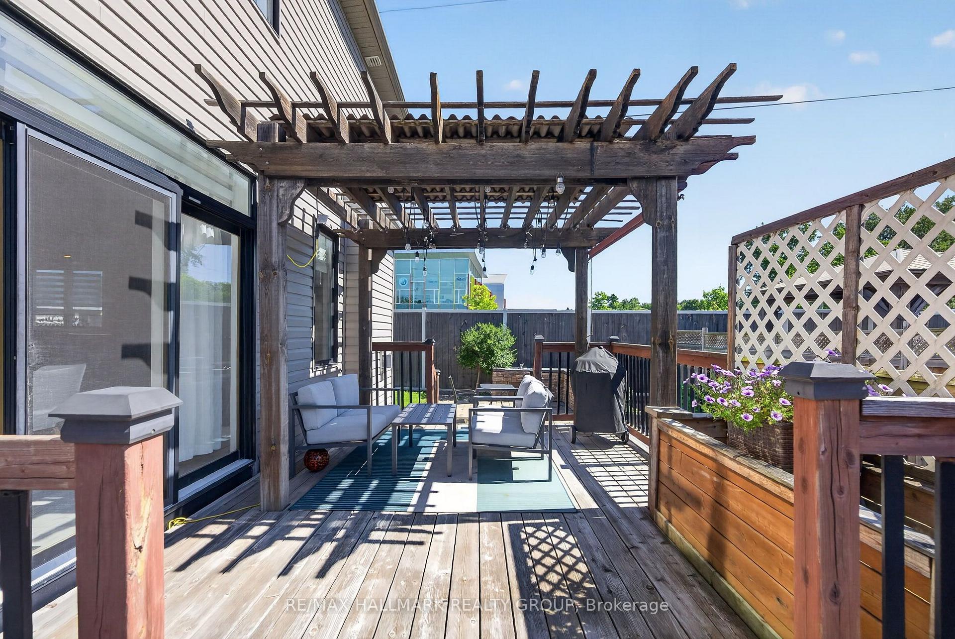 Photo 44 of 220 Enclave Walk, Ottawa, Mer Bleue/Bradley Estates/Anderson Park — HOMEH