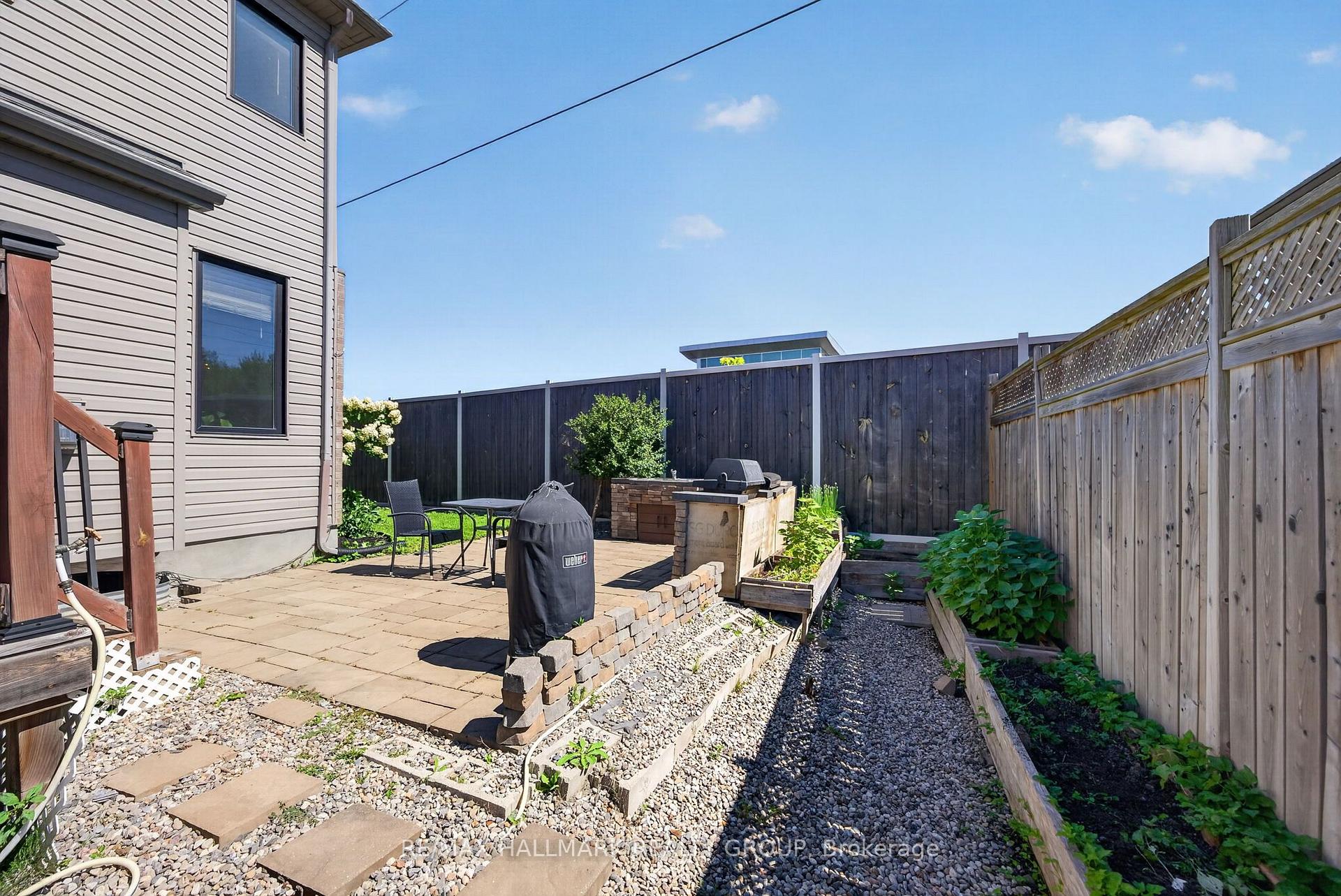 Photo 49 of 220 Enclave Walk, Ottawa, Mer Bleue/Bradley Estates/Anderson Park — HOMEH