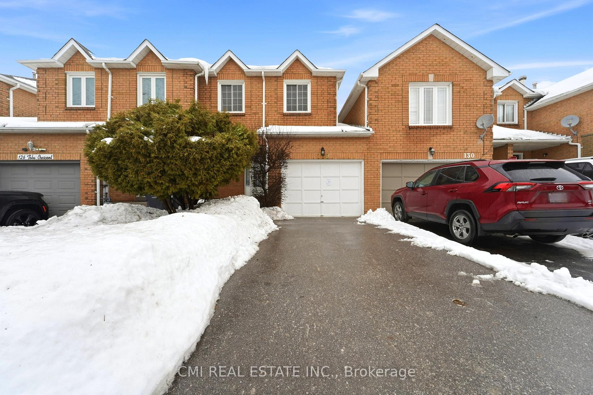 Photo 3 of 128 Toba Crescent, Brampton, Heart Lake East — HOMEH