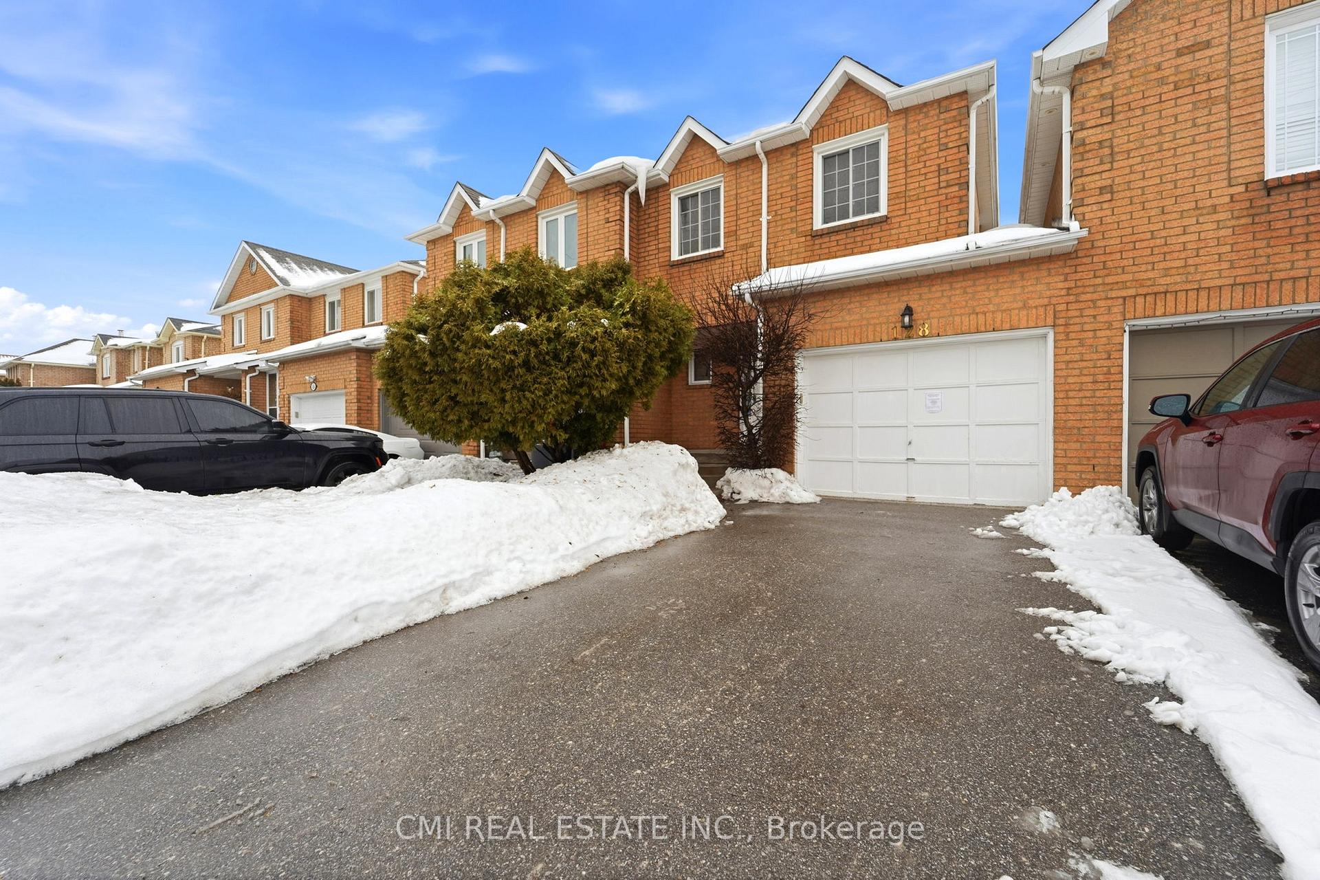 Photo 7 of 128 Toba Crescent, Brampton, Heart Lake East — HOMEH