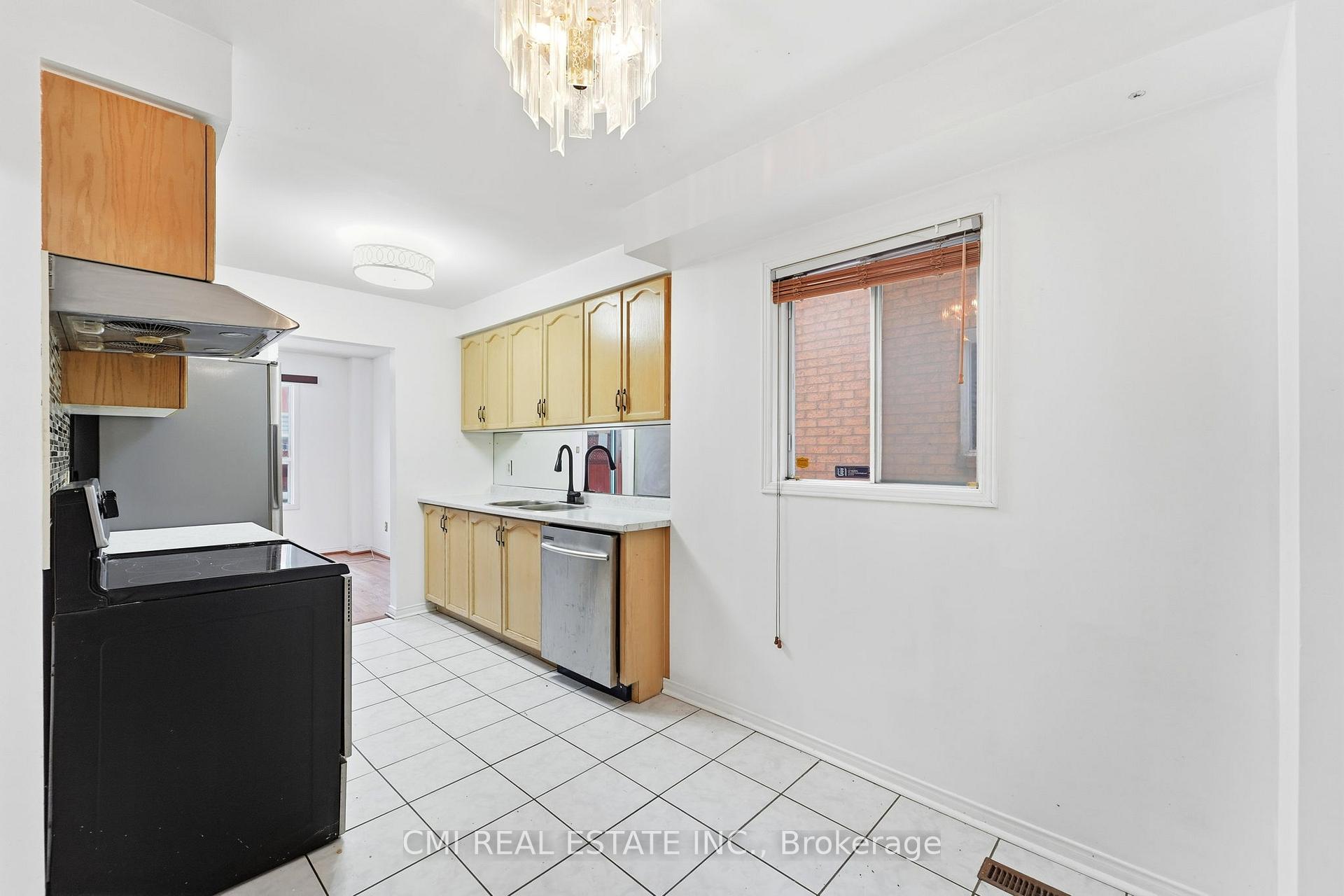 Photo 19 of 128 Toba Crescent, Brampton, Heart Lake East — HOMEH