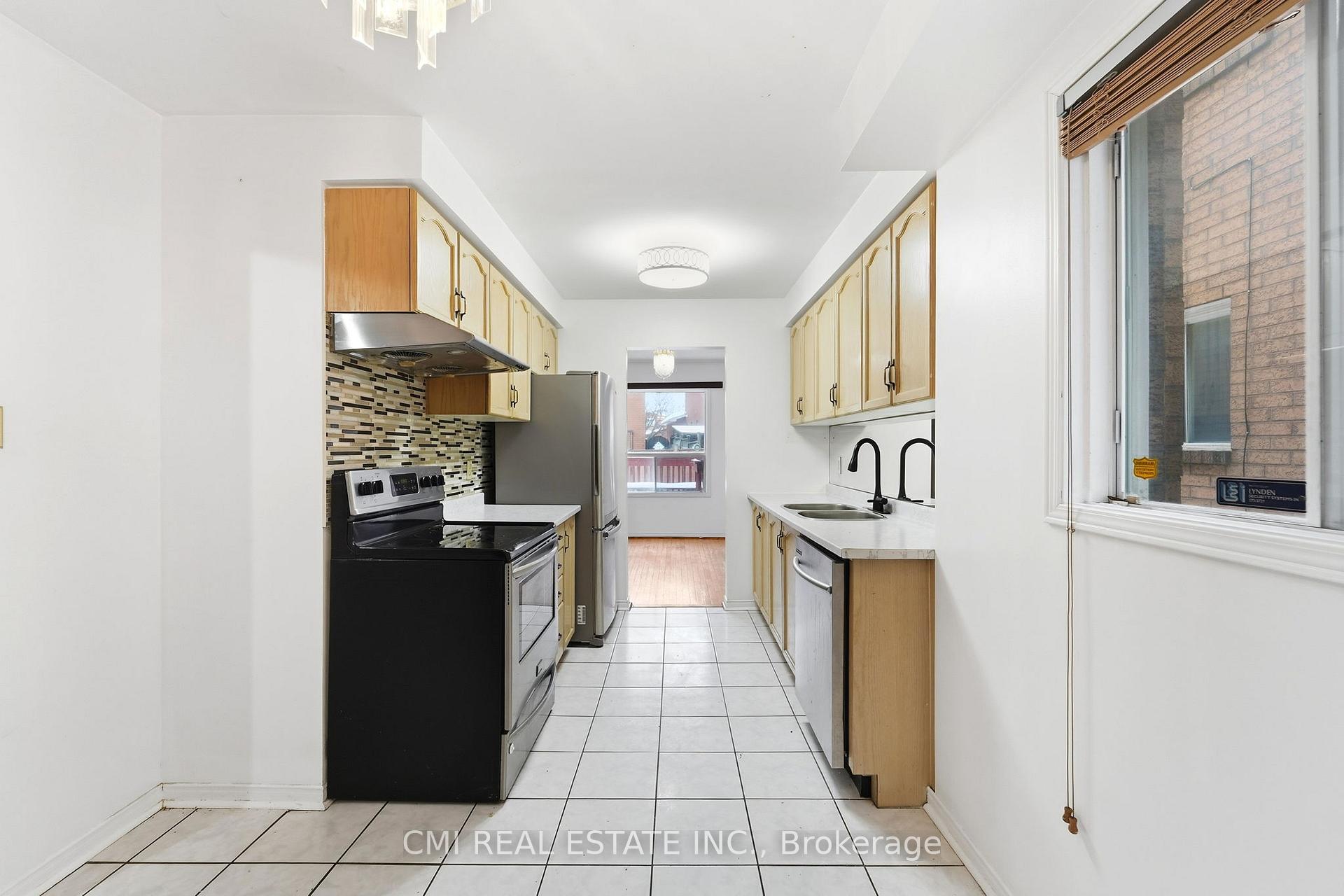 Photo 23 of 128 Toba Crescent, Brampton, Heart Lake East — HOMEH