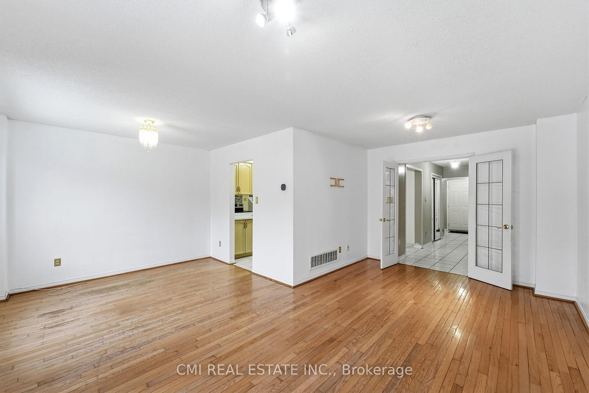 Photo 31 of 128 Toba Crescent, Brampton, Heart Lake East — HOMEH