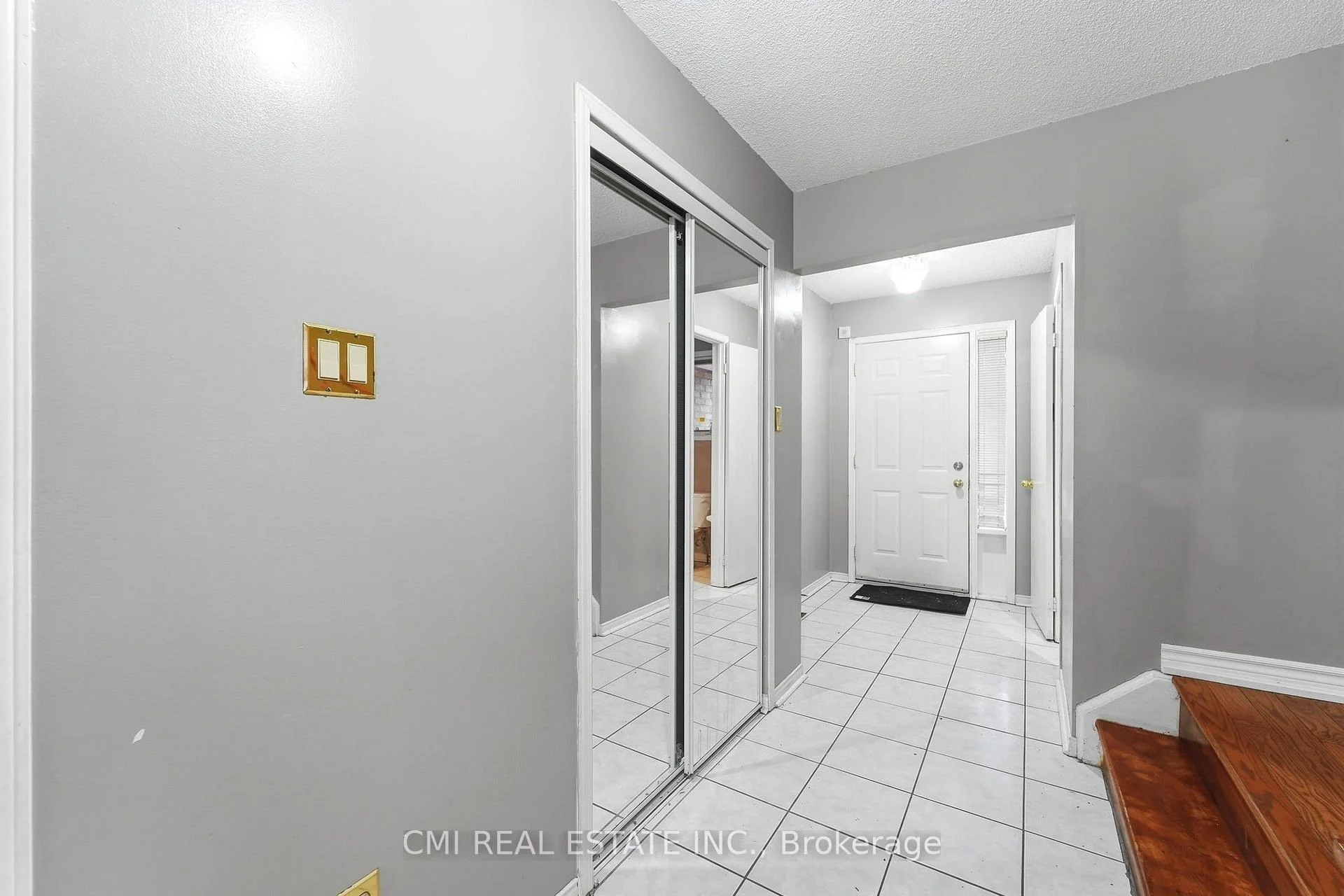 Photo 12 of 128 Toba Crescent, Brampton, Heart Lake East — HOMEH