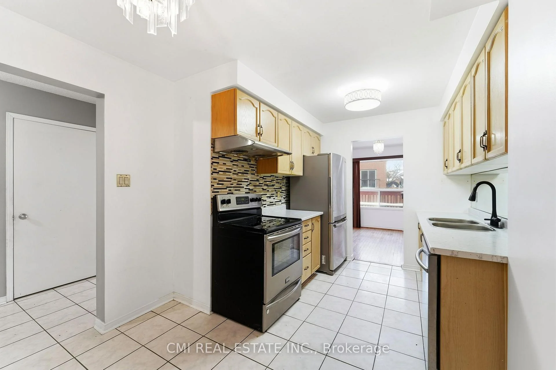 Photo 18 of 128 Toba Crescent, Brampton, Heart Lake East — HOMEH