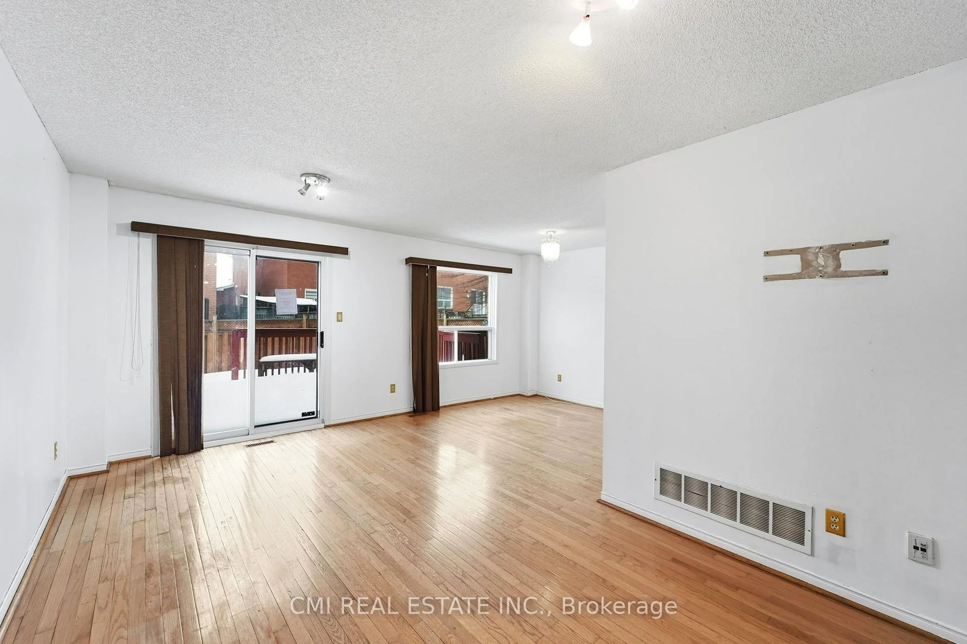 Photo 32 of 128 Toba Crescent, Brampton, Heart Lake East — HOMEH