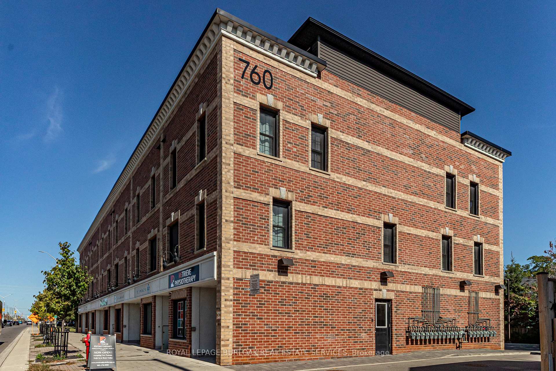 Photo 4 of Unit 207, 760 Lakeshore Road E, Mississauga, Lakeview — HOMEH